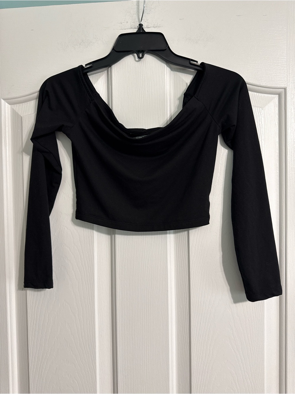 wild fable Black Off-Shoulder Long Sleeve Crop Top